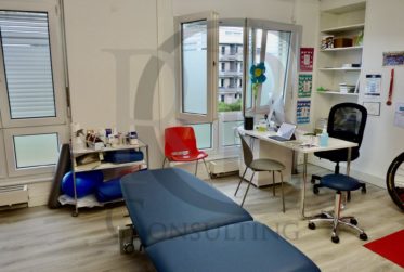 Joli bureau lumineux et idéalement situé
