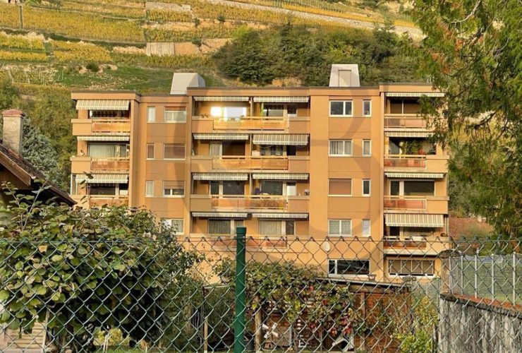 Appartement de rendement dans PPE de 2 immeubles avec parking sous-terrain